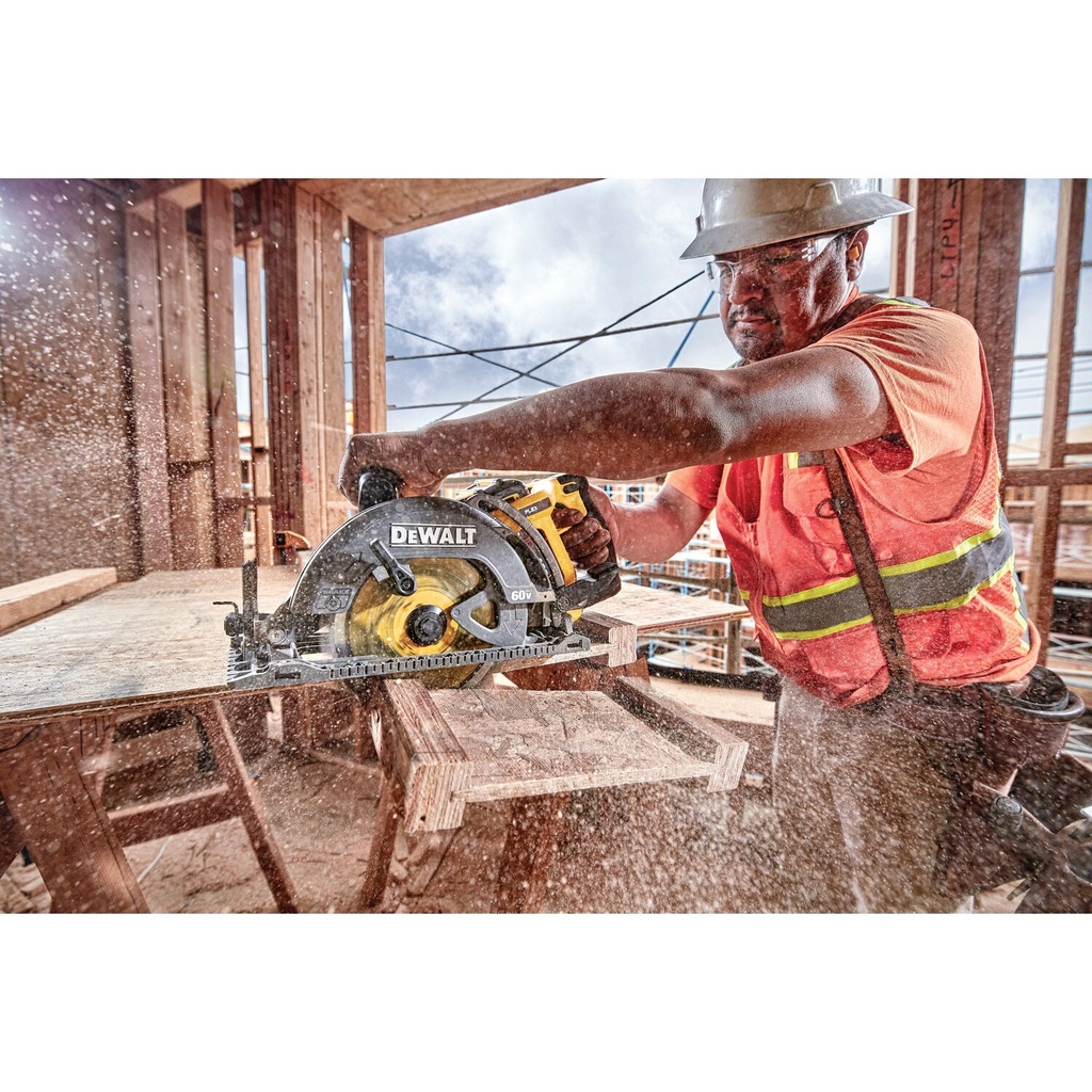 [DCS577B] 60V 7-1/4IN WORM DRIVE STYLE SAW BARE