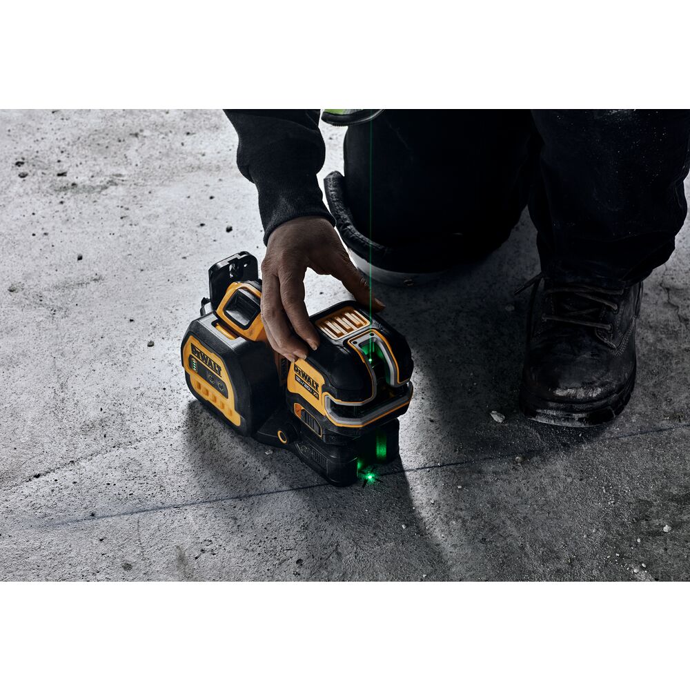 [DCLE34220GB] DEWALT CROSS LINE 2 SPOT COMBO BAR TOOL