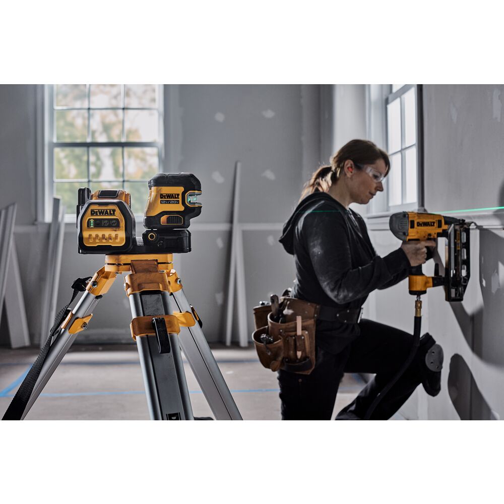 [DCLE34520GB] DEWALT CROSS LINE 5 SPOT COMBO BAR TOOL